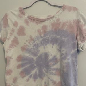 hollister pink and purple tie dyed cropped tee